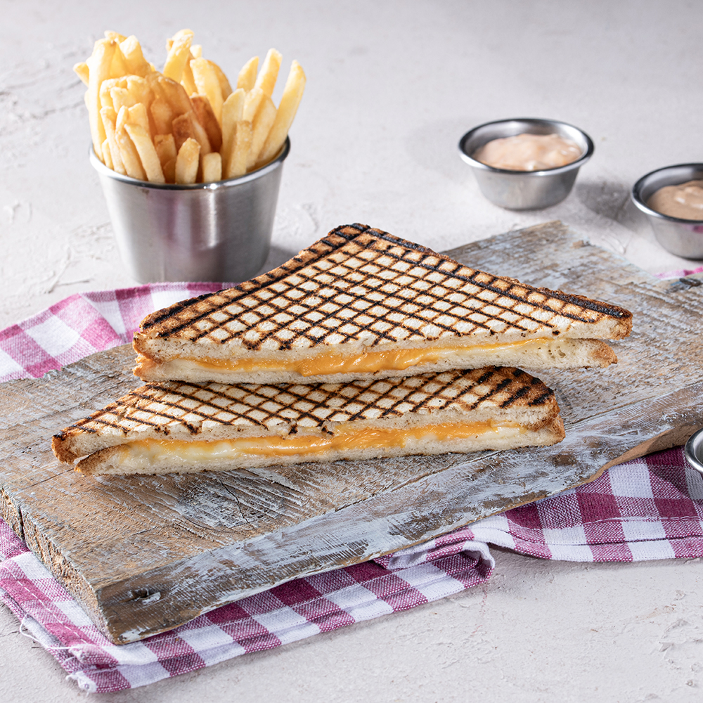 Üç Peynırlı Tost